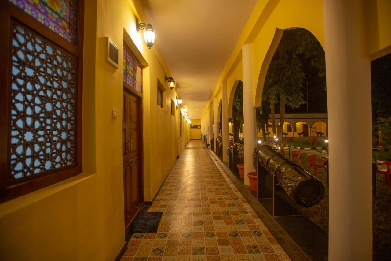 Kstdc Hotel Mayura Adilshahi Bijapur Ngoại thất bức ảnh